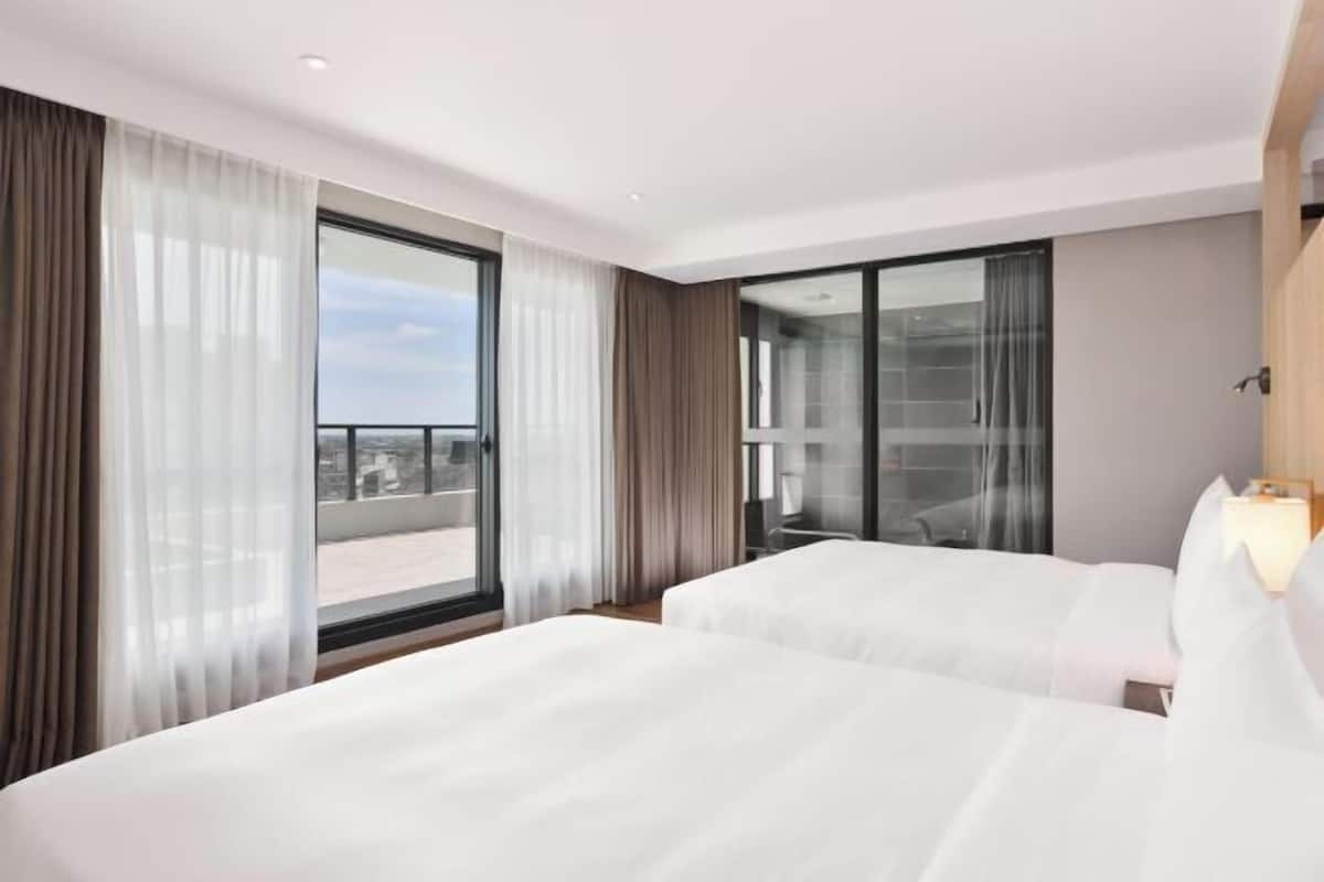 SÀngtillbehör av högsta kvalitet, duntÀcken och minibar