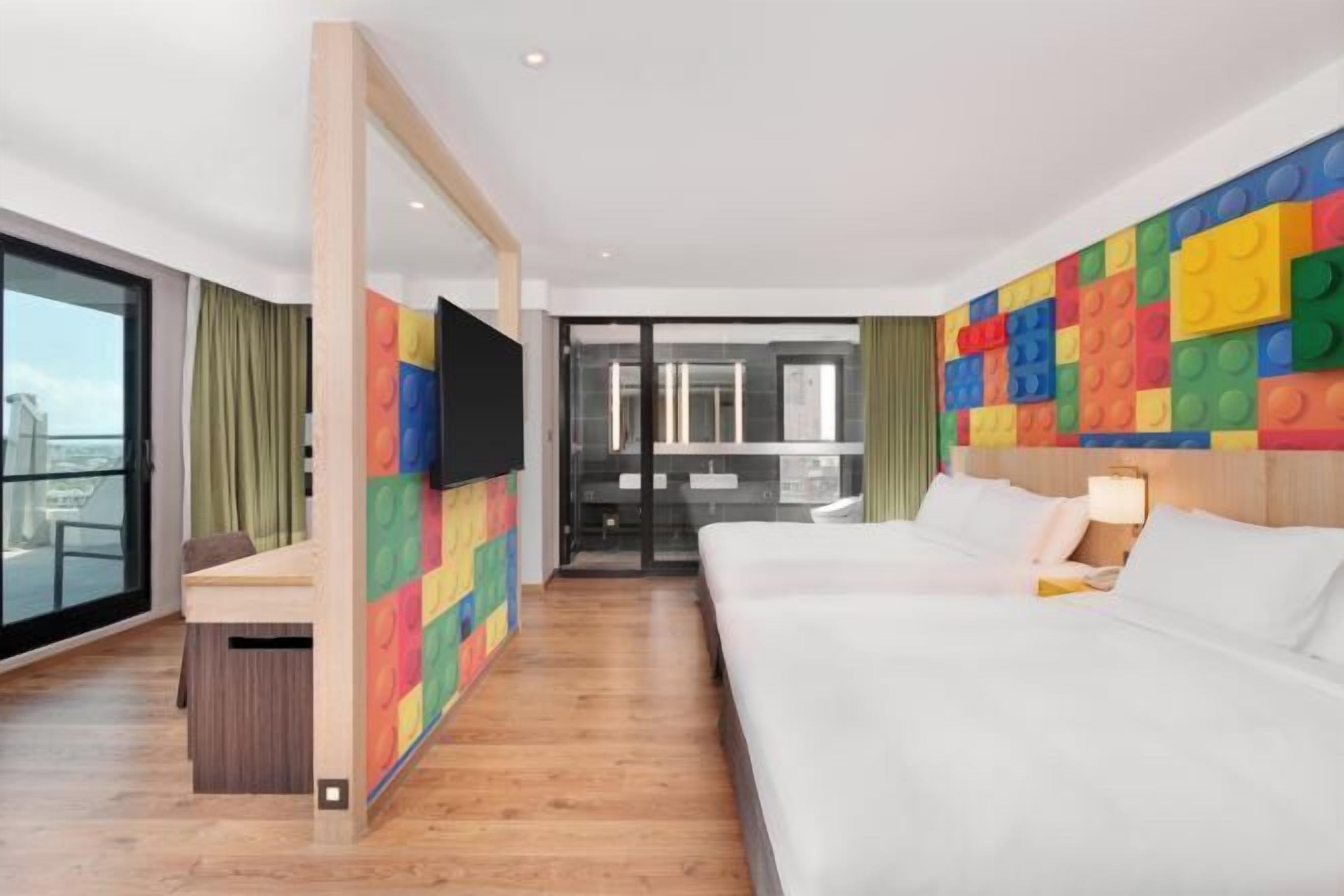 Premium bedding, down comforters, minibar, in-room safe