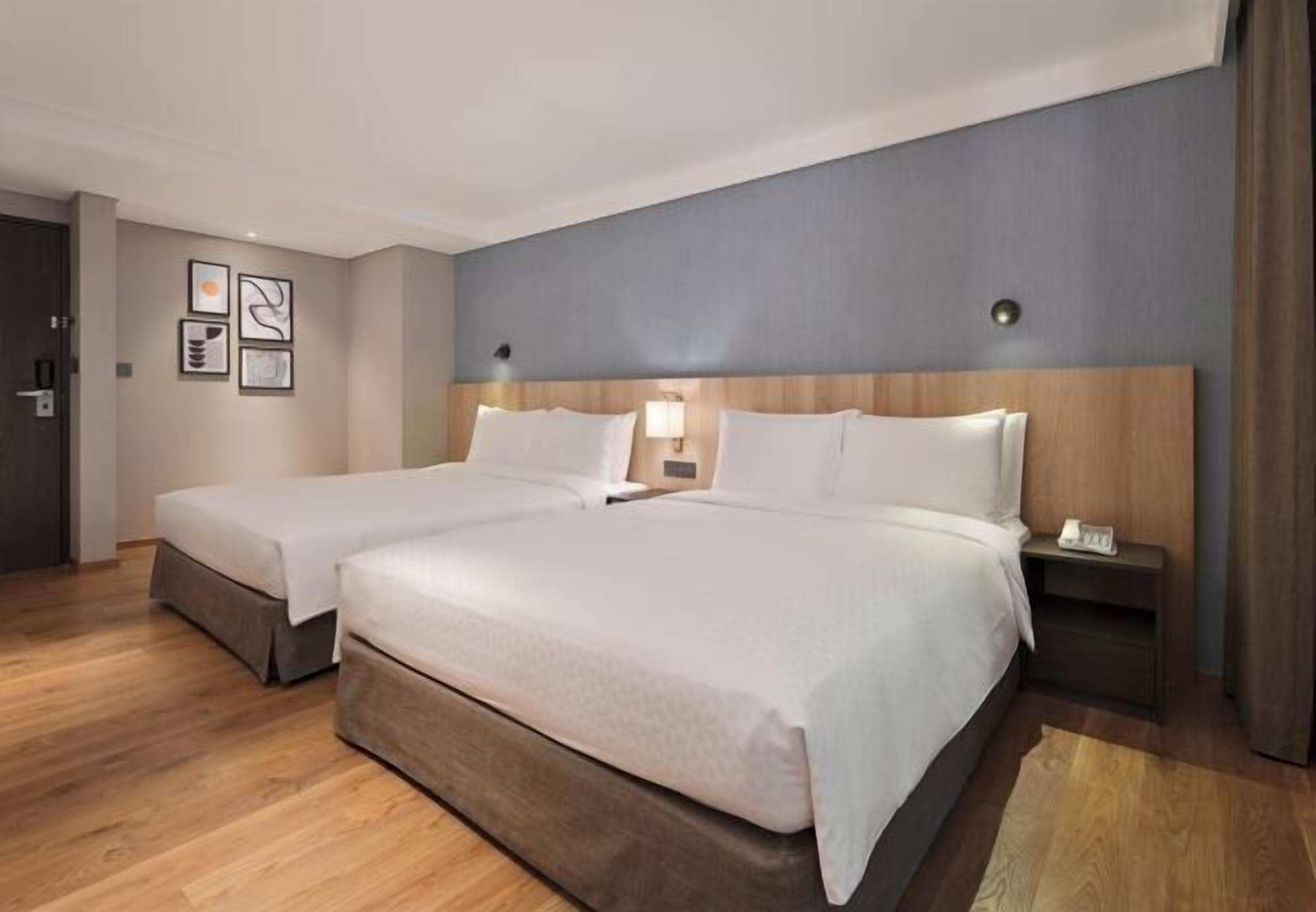 Premium bedding, down comforters, minibar, in-room safe