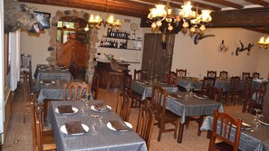 Restaurant - Hostal Restaurant Pous de la Neu (Alfara de Carles)
