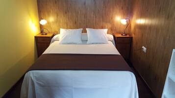 Habitación doble | Escritorio, sistema de insonorización, wifi gratis y ropa de cama
