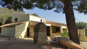 Façana frontal de l'allotjament