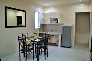In-room dining - D&D Guest House (Silang)