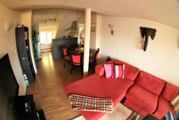 Romantic Apartment, 1 Bedroom, Balcony, Harbour View | Living room