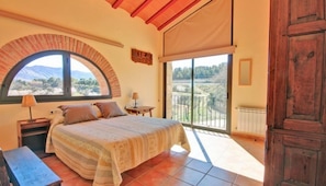 Free WiFi, bed sheets, wheelchair access