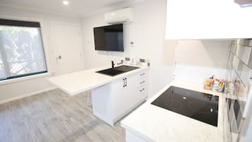Cabin, 1 Bedroom | Private kitchen | Full-size fridge, microwave, oven, stovetop