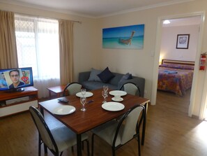 40-inch Smart TV with digital channels - Port Lincoln Villas (Port Lincoln)