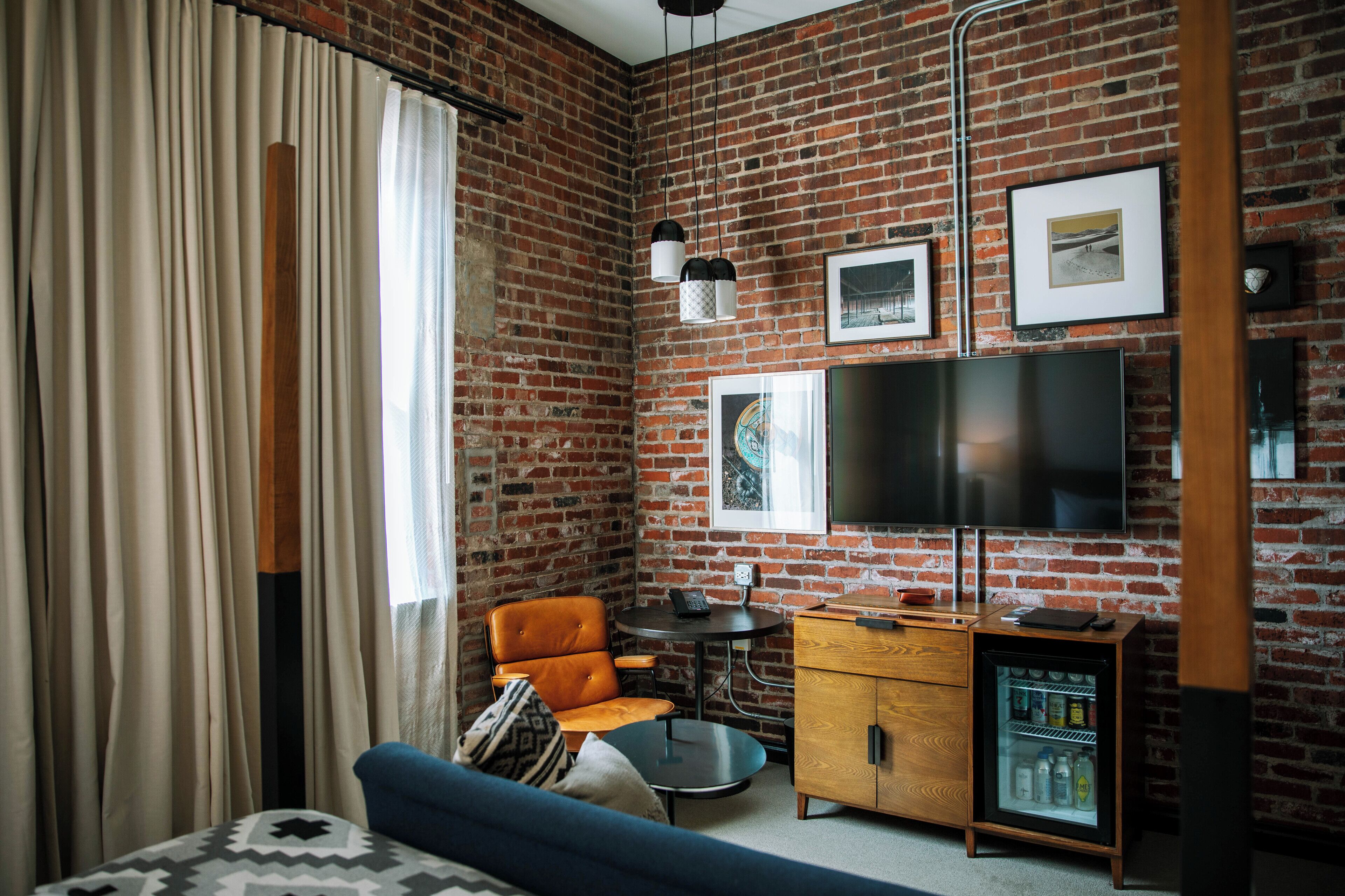 Biancheria da letto di alta qualità, materassi a doppio strato, minibar