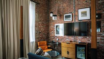 Biancheria da letto di alta qualità, materassi a doppio strato, minibar