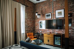 Premium bedding, pillow-top beds, minibar, in-room safe