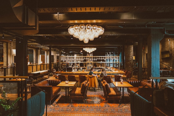 3 restaurants; breakfast, lunch, and dinner served