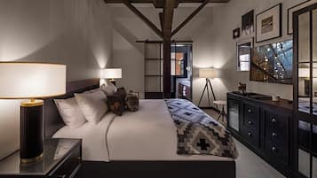 Premium bedding, pillowtop beds, minibar, in-room safe