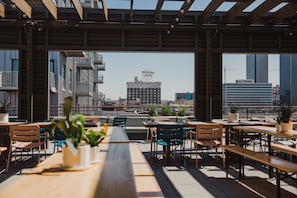 3 restaurants; breakfast, lunch and dinner served  - Crossroads Hotel (Kansas City)
