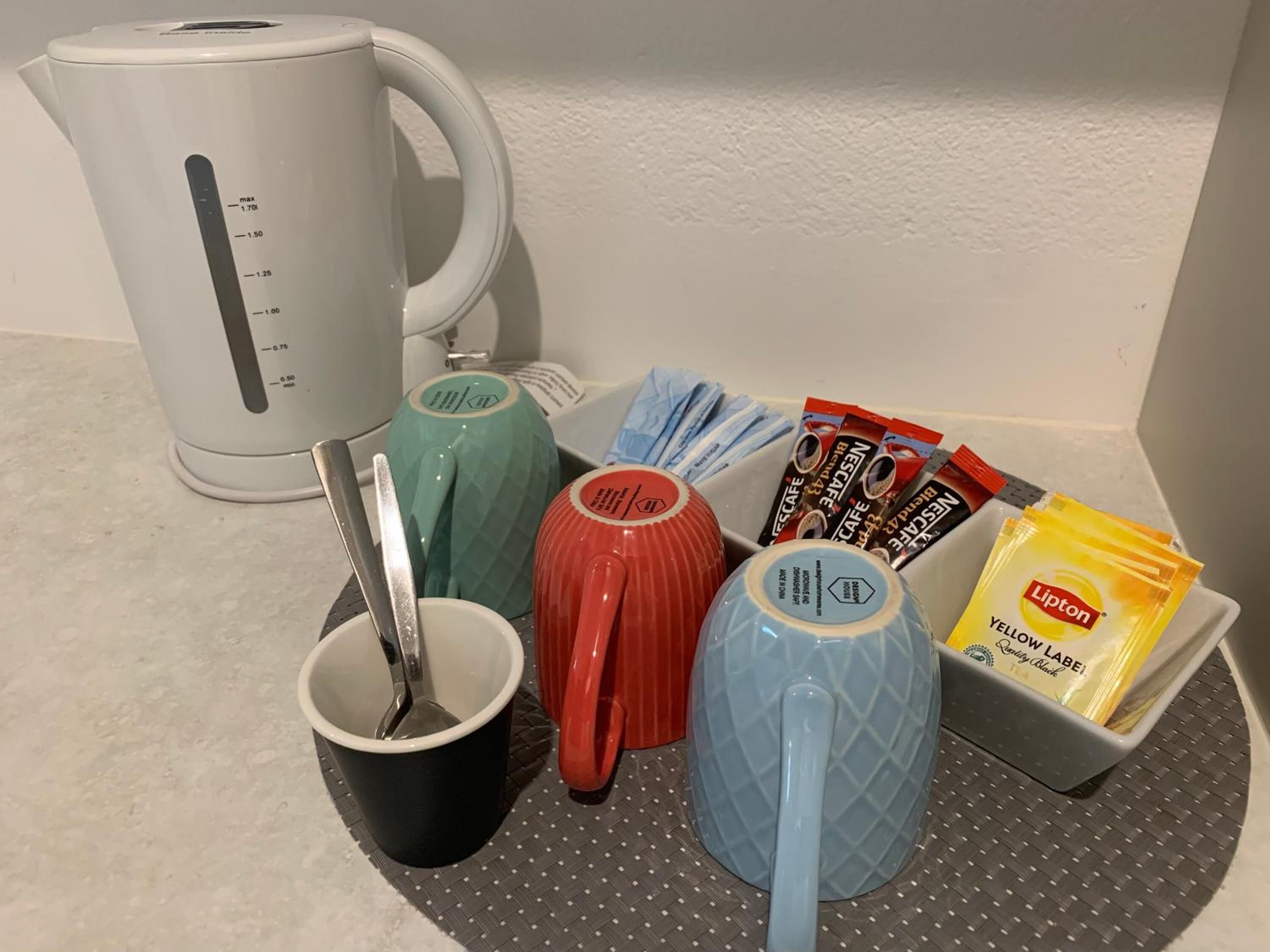 fridge, microwave, coffee/tea maker