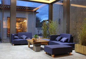 Sala de estar en el lobby