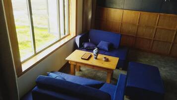 Comfort-Doppelzimmer, Gartenblick | Wohnbereich | Fernseher