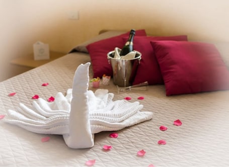 1 habitación, cunas, wifi gratis y ropa de cama . Hotel Cremona