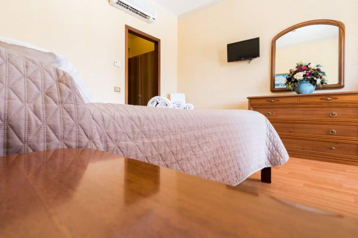 1 chambre, lits bébé (en supplément), Wi-Fi gratuit, draps fournis
