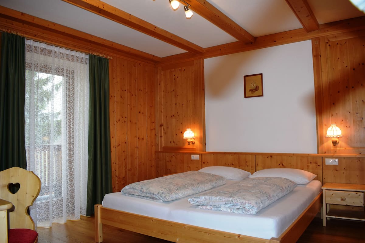 Habitación doble superior, 1 habitación, vista a la montaña (Hauptgebäude) | Detalle interior