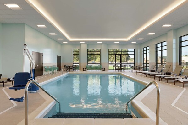 Indoor pool - Tru By Hilton Albany Crossgates Mall (Albany)