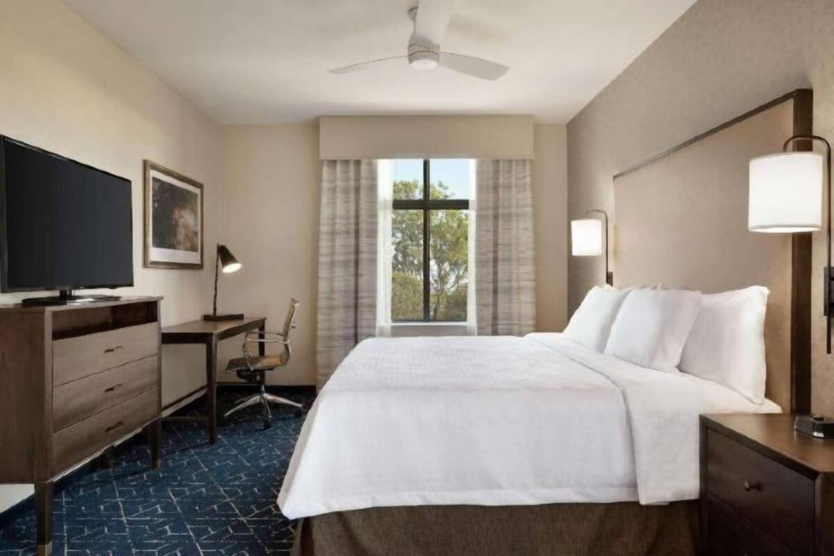 Hochwertige Bettwaren, Verdunkelungsvorhänge, Bügeleisen/Bügelbrett