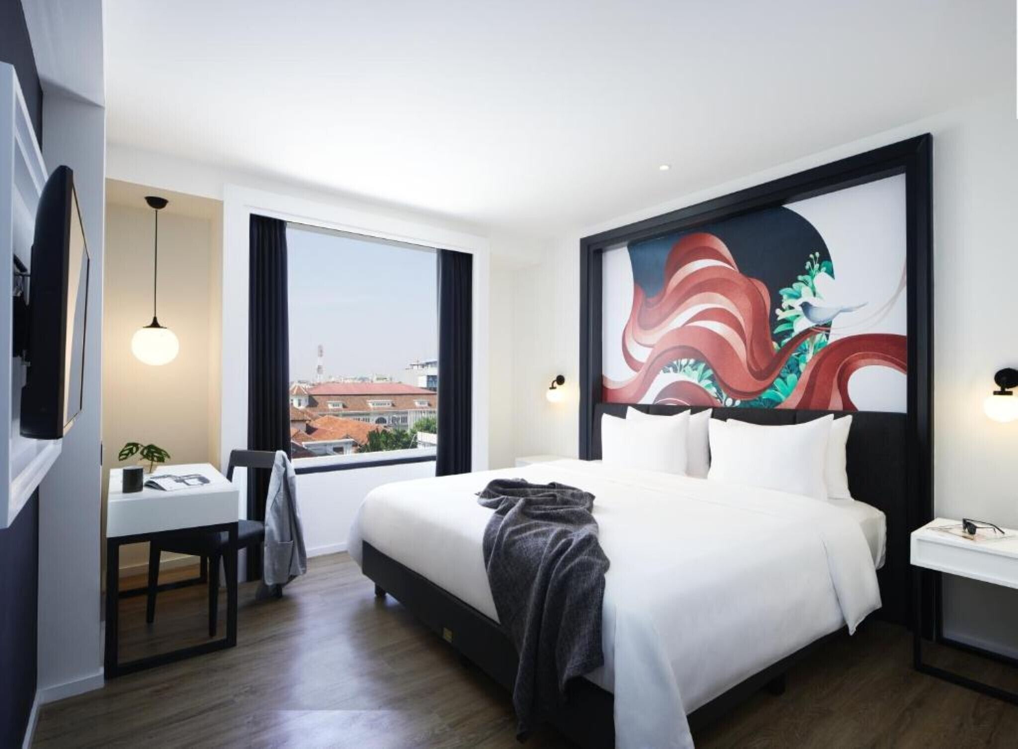 Premium bedding, minibar, in-room safe, desk