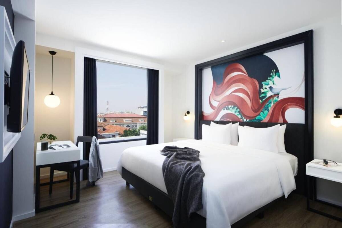 Premium bedding, minibar, in-room safe, desk