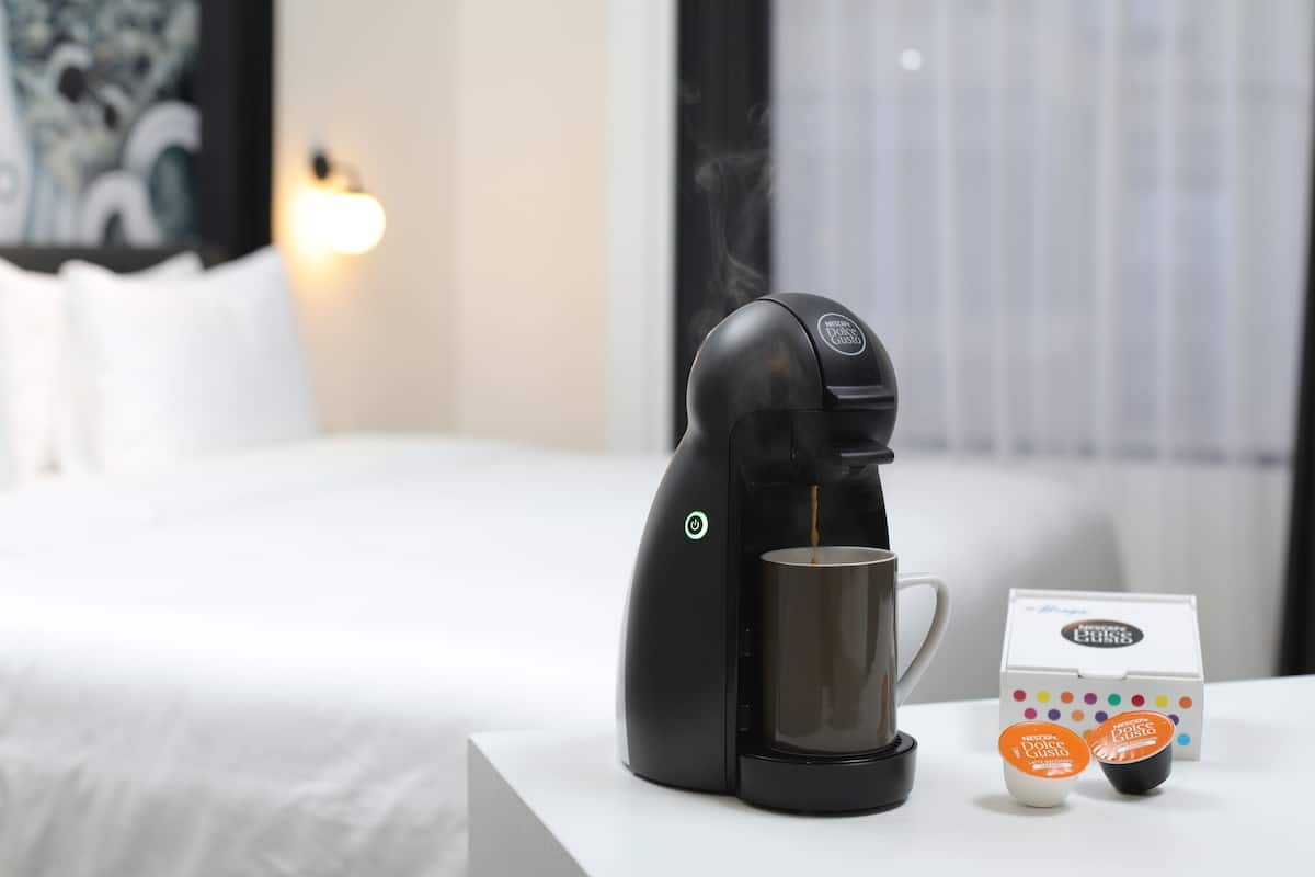 Ropa de cama de alta calidad, minibar, caja fuerte y escritorio