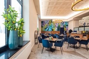Daily buffet breakfast for a fee - Holiday Inn - the niu, Rig Lübeck by IHG (Lübeck)