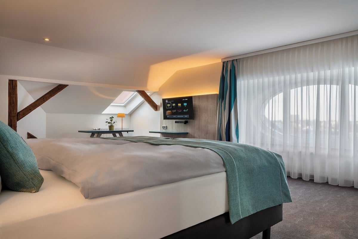 In-room safe, soundproofing, free cribs/infant beds, free WiFi