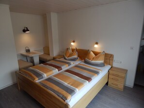 1 habitación, escritorio, wifi gratis y ropa de cama 