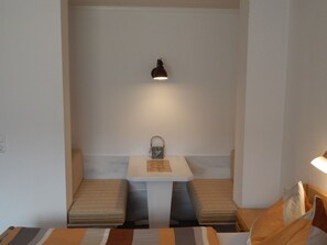 1 bedroom, desk, free WiFi, bed sheets - Gästehaus Schmaus (Reit im Winkl)