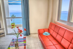 Living area - Kiveri Apartments (North Kynouria)