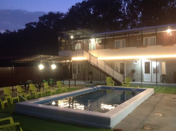 Sesongbasert utendørsbasseng