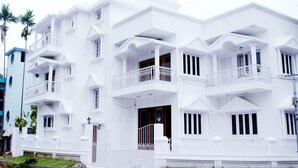 Executive Double Room, 1 Katil Raja (King) | Depan hartanah