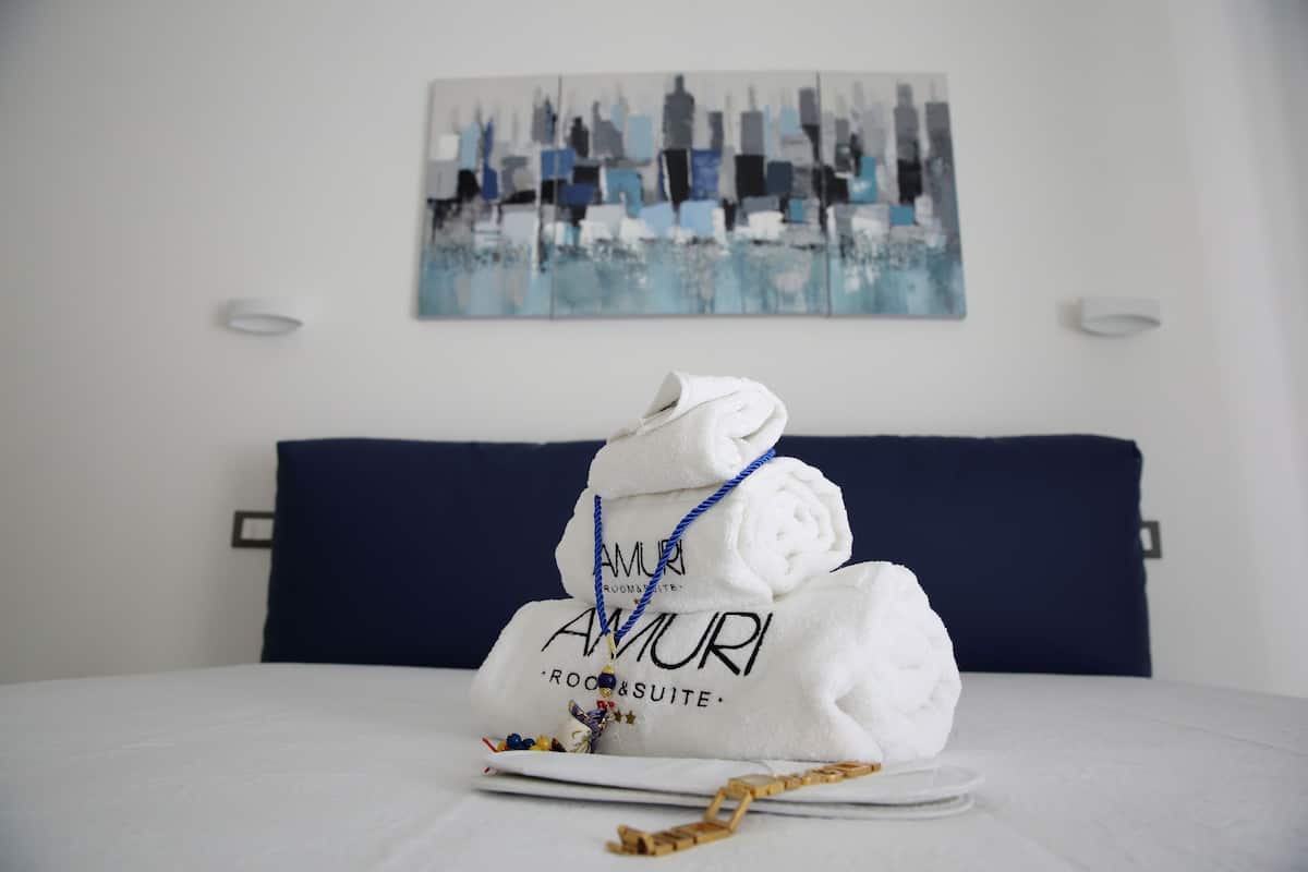 Egyptian cotton sheets, premium bedding, pillowtop beds, minibar