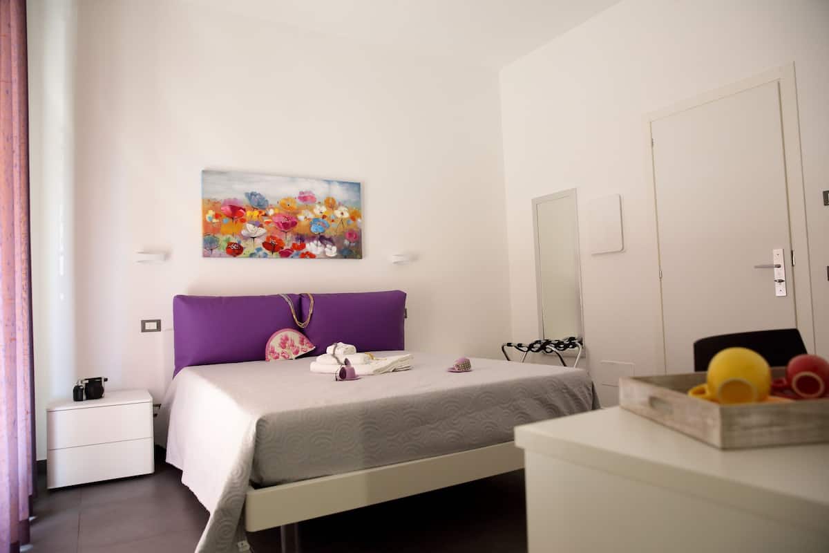 Egyptian cotton sheets, premium bedding, pillowtop beds, minibar