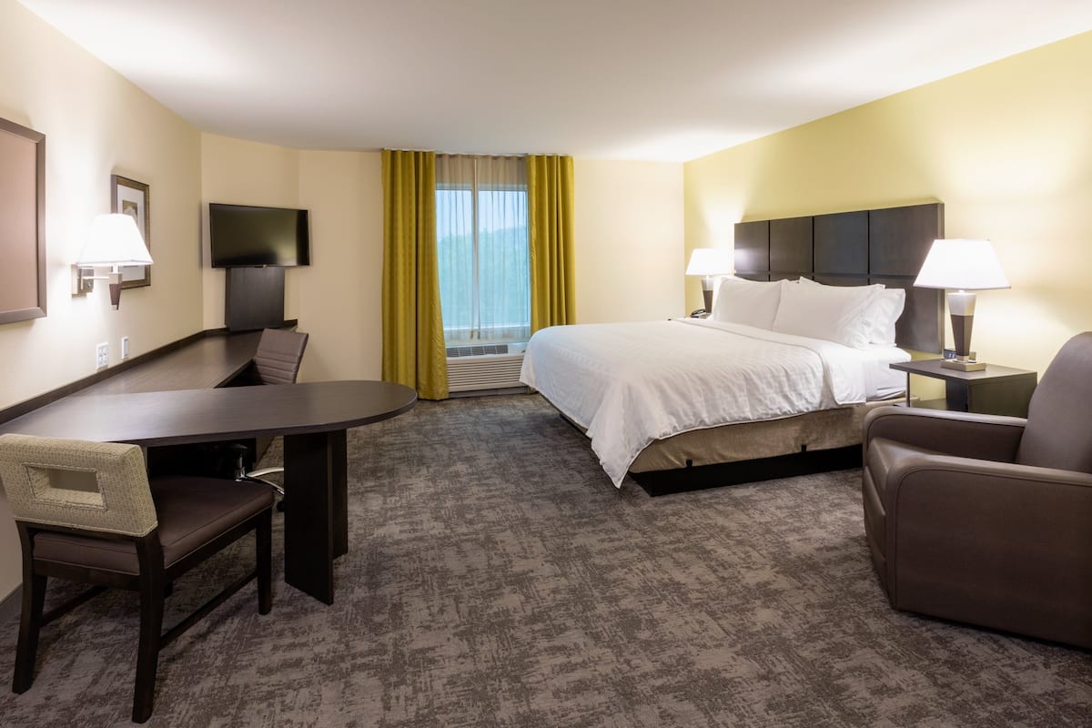 1 bedroom, premium bedding, desk, blackout curtains