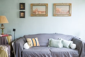 Interior detail - Residenza Colombina (Venice)