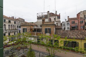 Appartement, 3 chambres, vue canal | Vue de la chambre