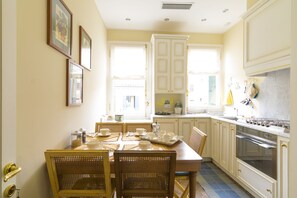 Apartment, 3 Bedrooms, Canal View | Private kitchen | Fridge, oven, stovetop, dishwasher - Residenza Colombina (Venice)