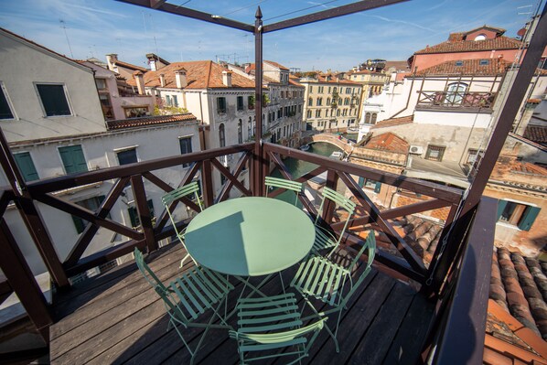 Appartement, 3 chambres, vue canal | Terrasse/Patio