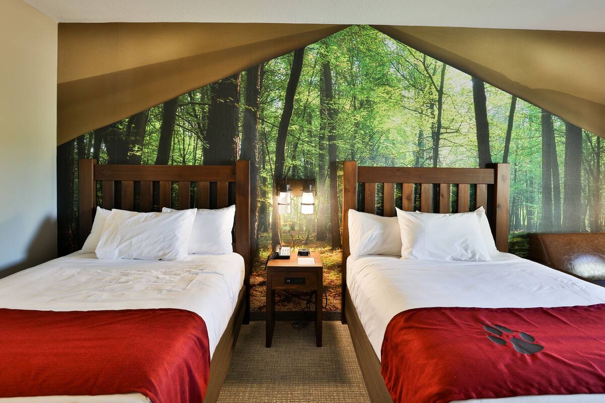 blackout curtains, free wifi, bed sheets