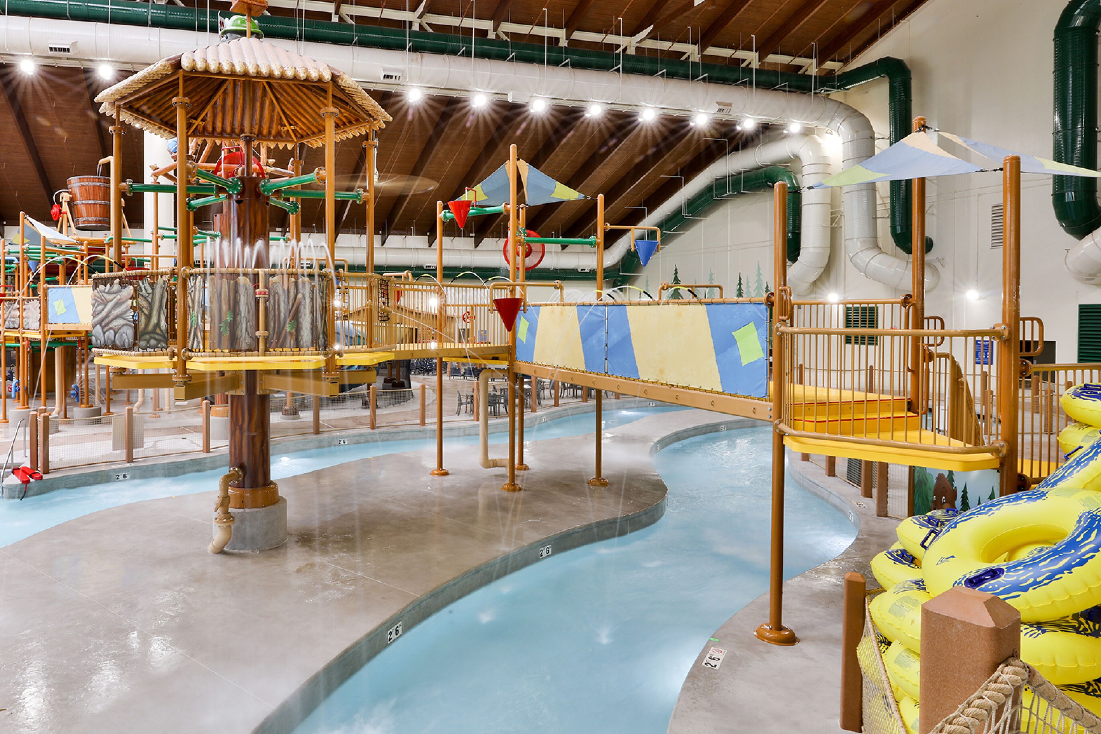 5 piscines couvertes, piscine extérieure (ouverte en saison)