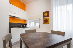 Studio | Private kitchen | Full-size fridge, stovetop, coffee/tea maker, toaster - Benzi (Como)