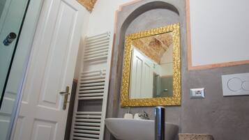 Chambre Quadruple Familiale, non-fumeur, balcon | Salle de bain