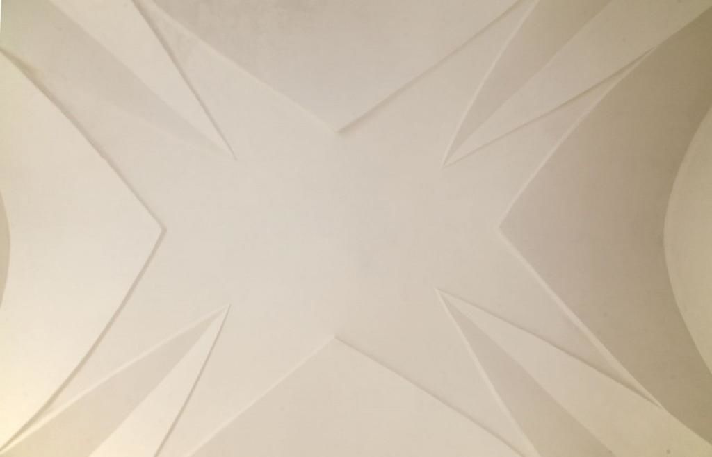 A ceiling with a geometric pattern.