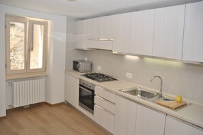 Fridge, microwave, oven, dishwasher - Casa del Borgo Maria Luisa (Tremosine)