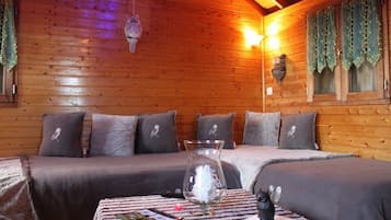 Cabin (Cabane dans les Arbres) | Living area