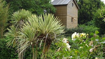 Cabin (Cabane dans les Arbres) | Bathroom | Free toiletries, hair dryer, towels